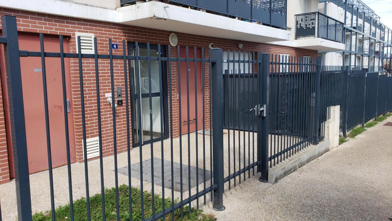 Disponible - Appartement Entier Neuf - 8Mn A Pied Rer C Paris, Parking Rue Gratuit, En Face Hopital D'Arpajon, Balcon Prive, Matelas Bultex 160X200, Ascenseur, Acces Pmr, Centre Ville A Pied Exteriör bild